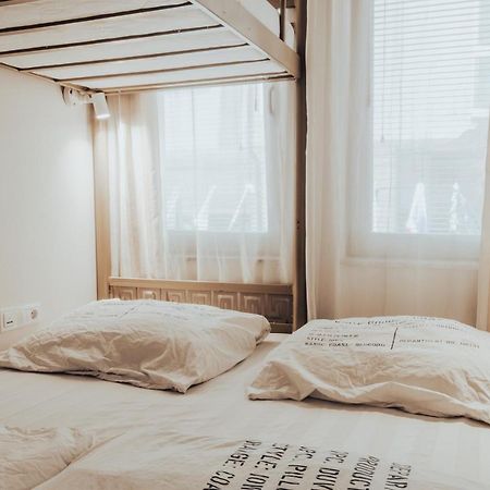 Oda Hostel Prishtine Bagian luar foto