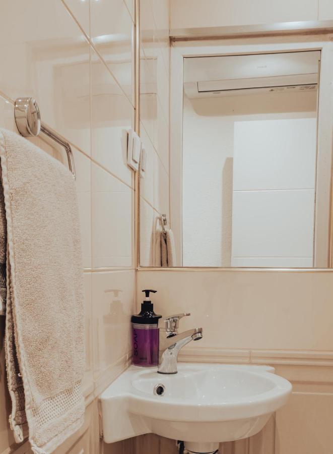 Oda Hostel Prishtine Bagian luar foto
