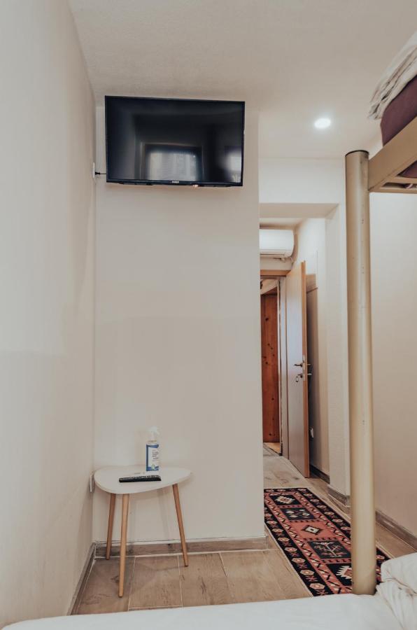 Oda Hostel Prishtine Bagian luar foto