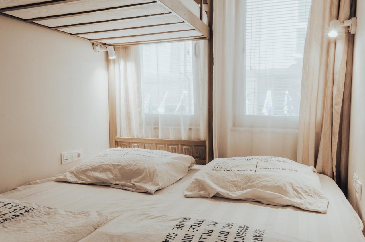 Oda Hostel Prishtine Bagian luar foto