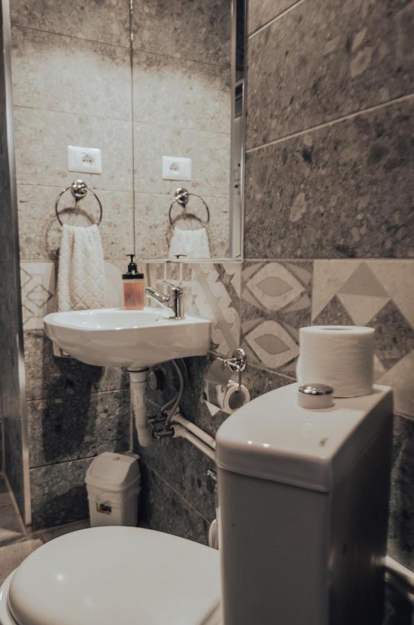 Oda Hostel Prishtine Bagian luar foto