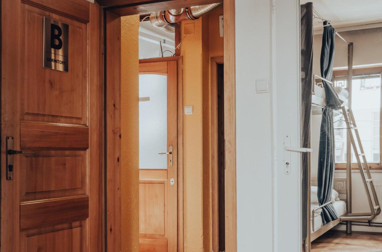 Oda Hostel Prishtine Bagian luar foto