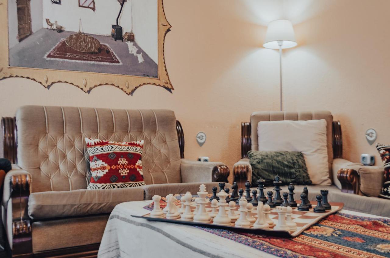 Oda Hostel Prishtine Bagian luar foto