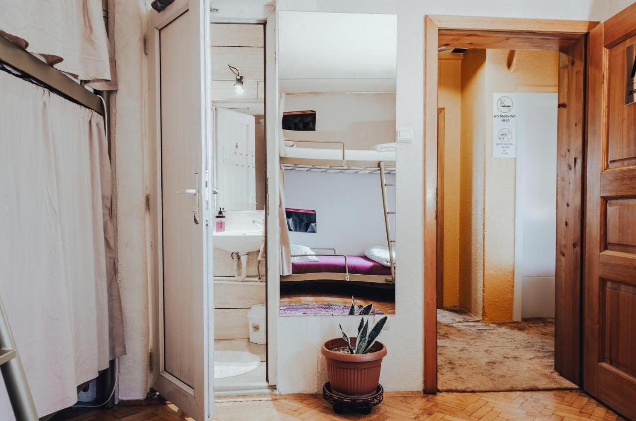 Oda Hostel Prishtine Bagian luar foto