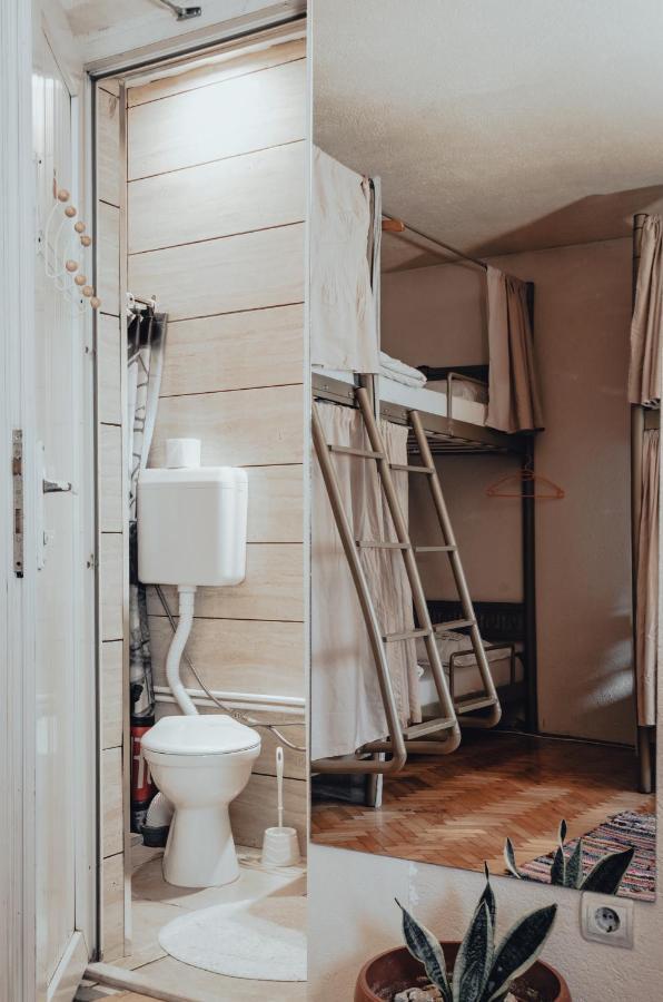Oda Hostel Prishtine Bagian luar foto