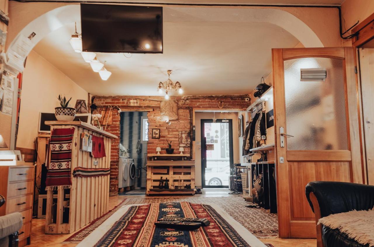 Oda Hostel Prishtine Bagian luar foto
