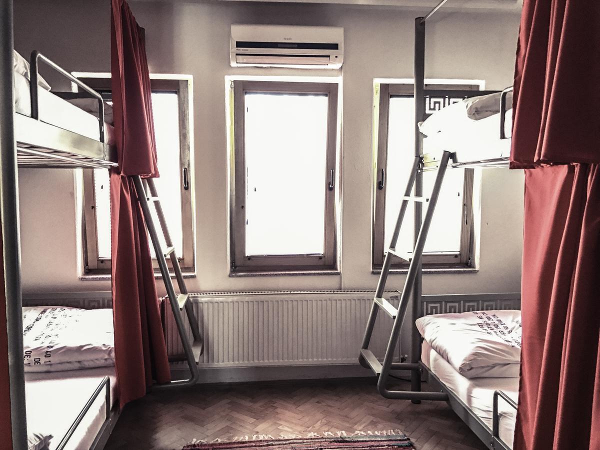 Oda Hostel Prishtine Bagian luar foto